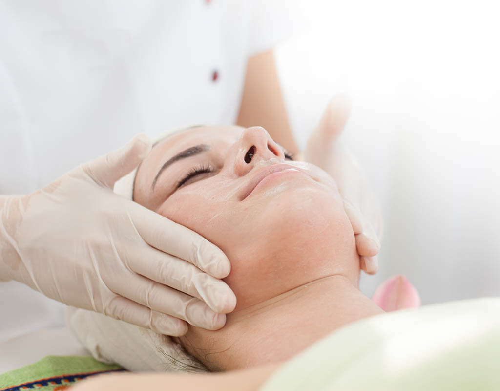 Deep Cleansing with craniofacial massage | Gimnasio Espagat